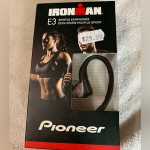 NWT sport headphones 🎧